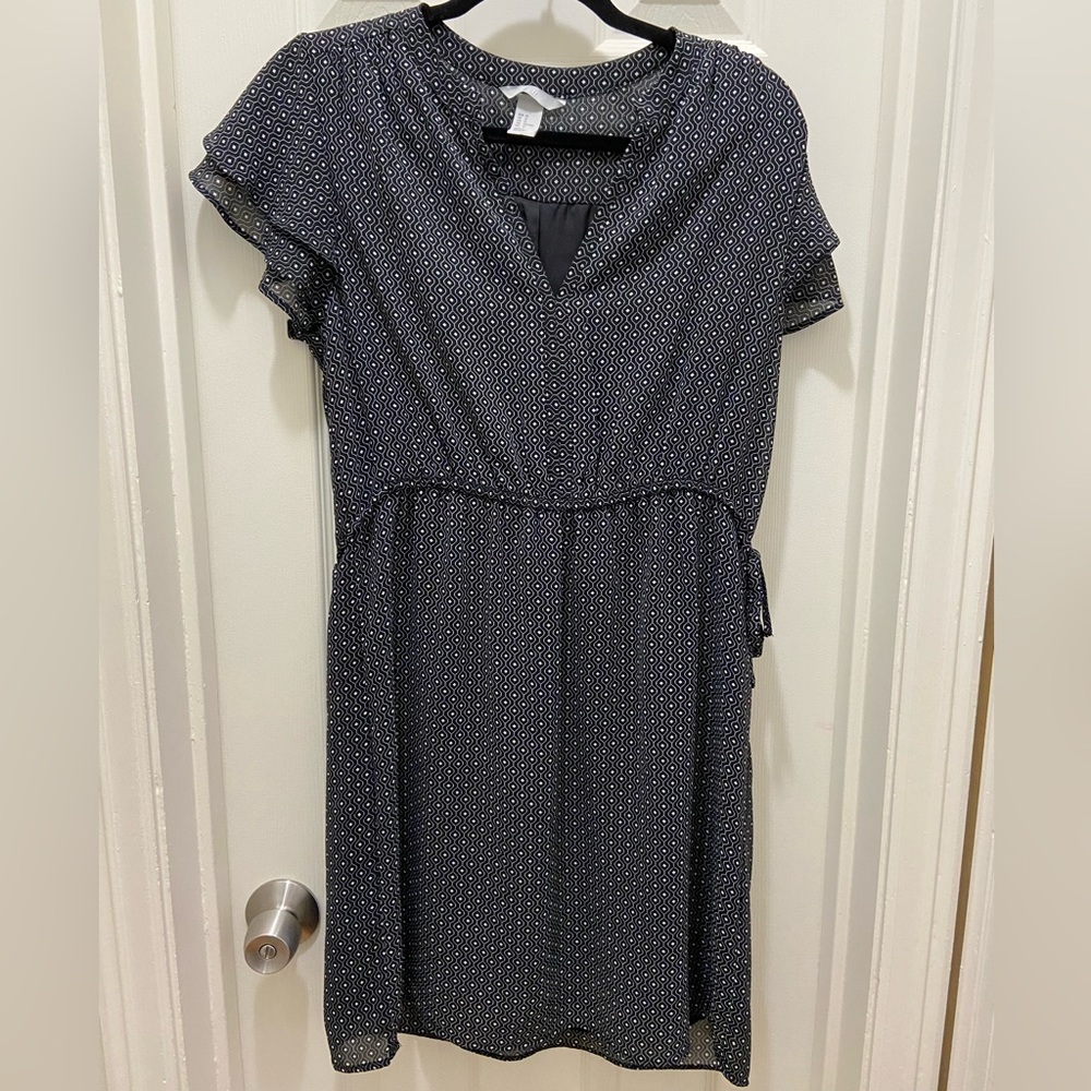 🩷H&M Dress with Geometric Pattern and Cinch Waist
